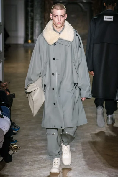 Look 19